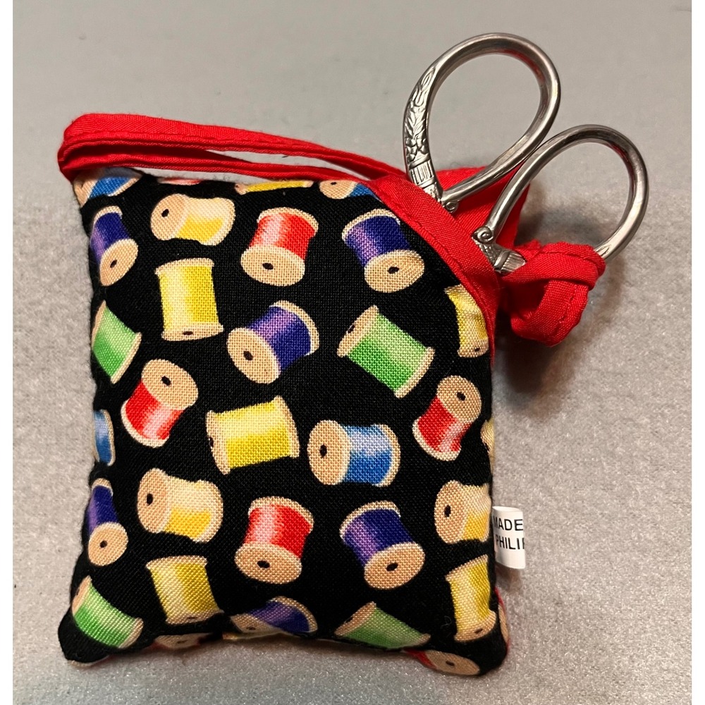 Dritz Collectible Cushions Novelty‎ Pin Cushion with Scissors Spools of Thread